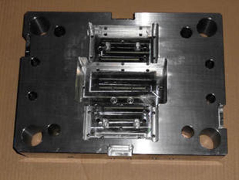 渠精密塑料模-06